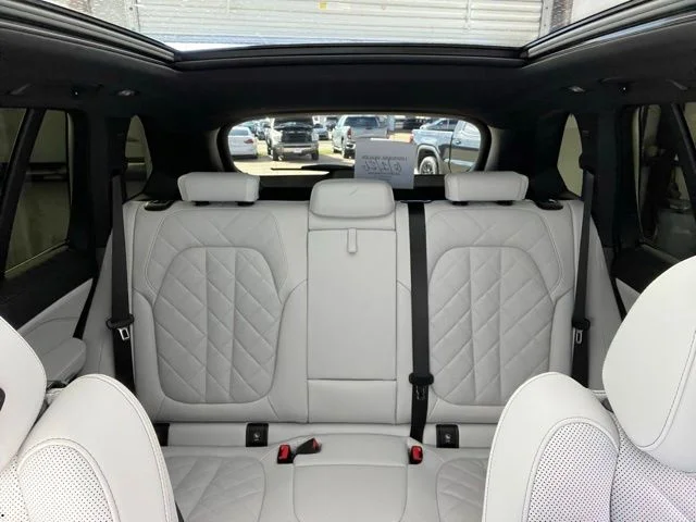Used 2024 Gray BMW xDrive40i image 29