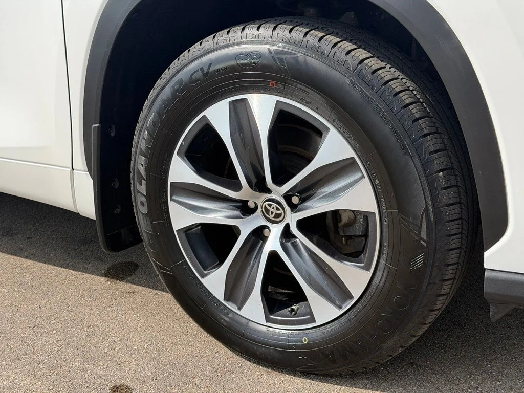 Used 2021 White Toyota XLE image 26