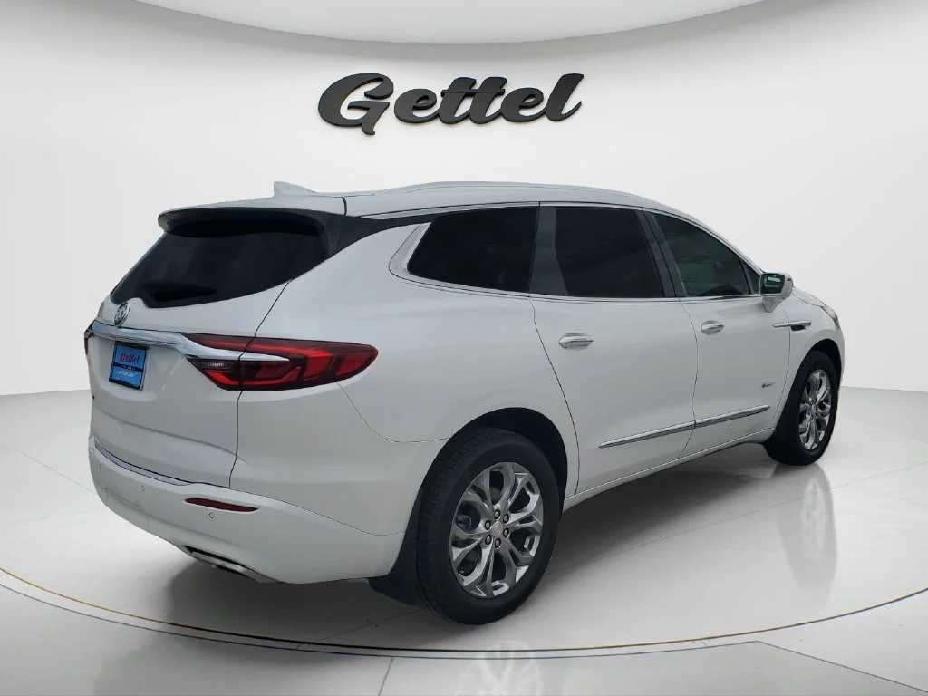 Used 2020 WHITE FROST TRICOAT Buick Avenir image 5