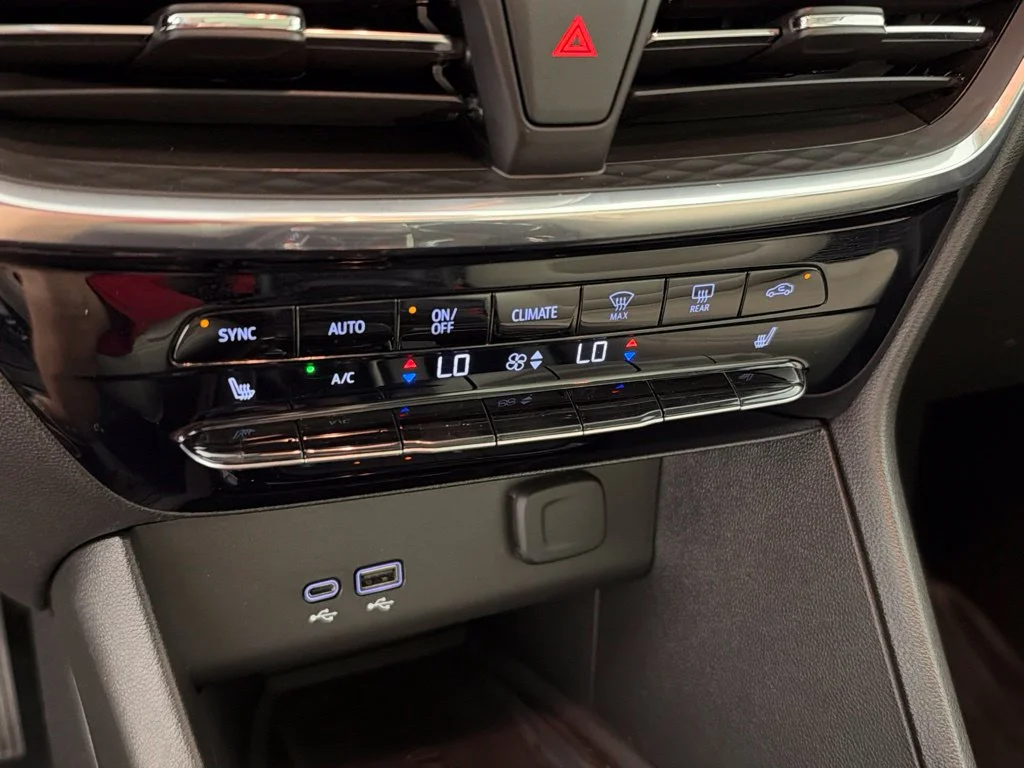 Used 2024 White Buick Avenir image 40