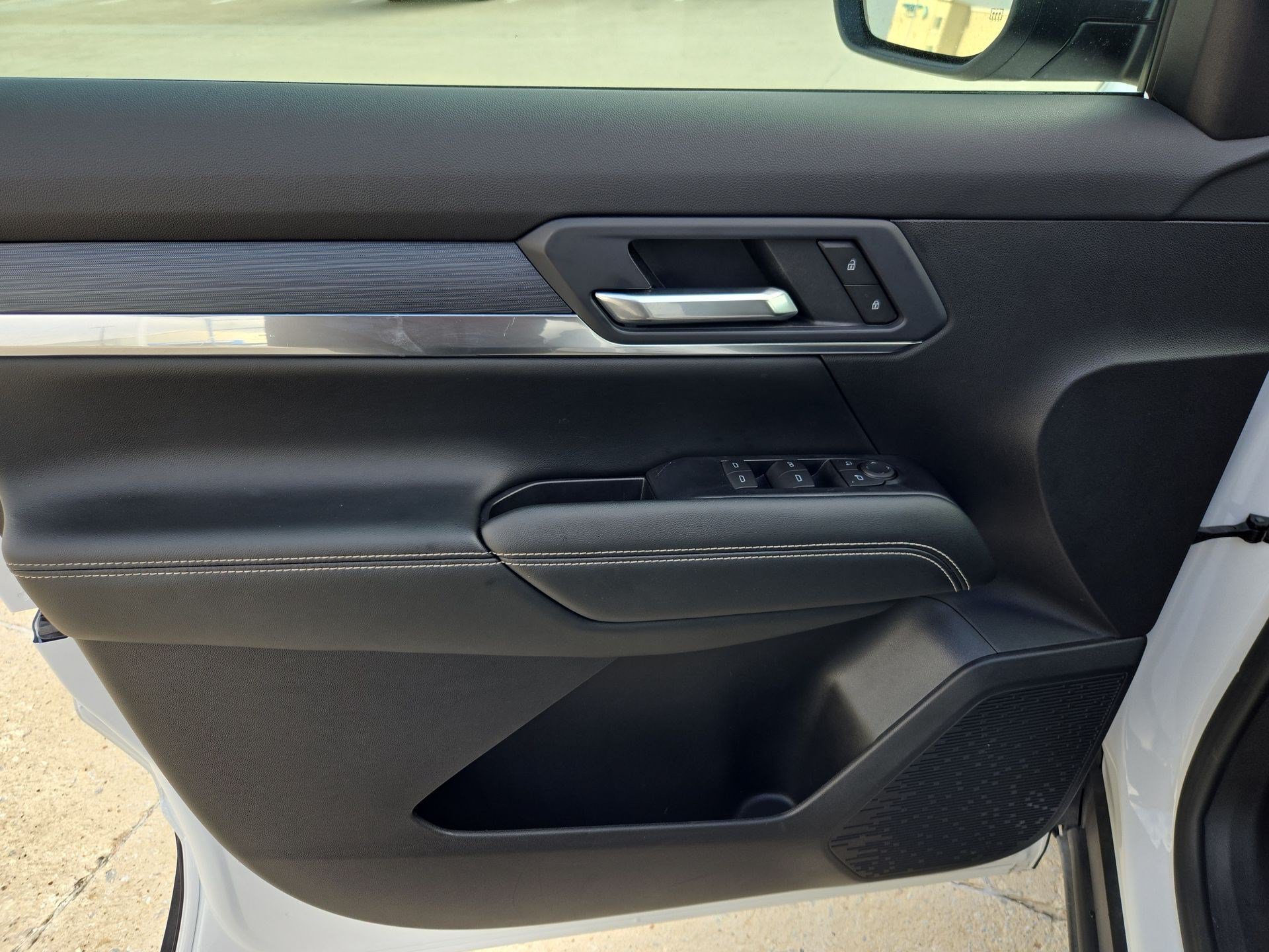 Used 2026 Summit White GMC FWD Elevation image 13