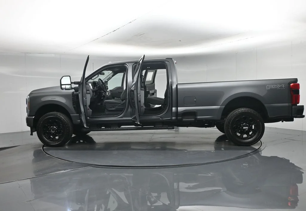New 2026 Carbonized Gray Metallic Ford XLT image 36