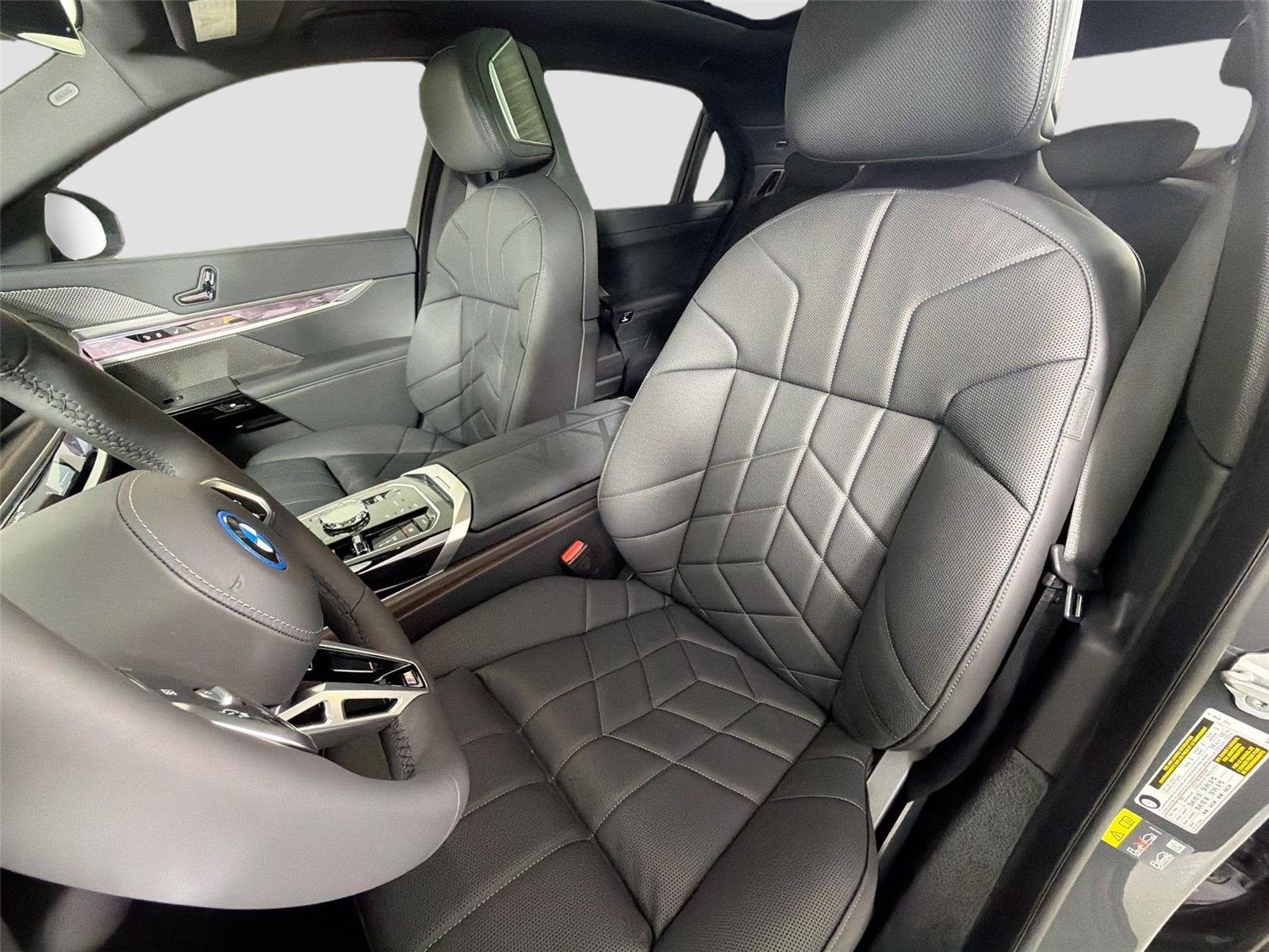 New 2026 Dravit Grey Metallic BMW 750e xDrive image 39