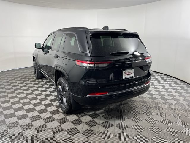 New 2027 High-Gloss Black Paint Jeep Limited Reserve image 3