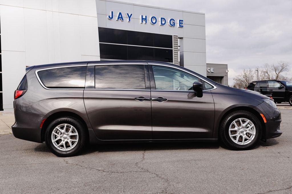 2023 Chrysler Voyager LX - Photo 41
