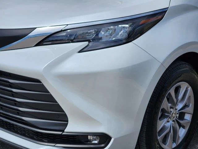 New 2026 White Toyota XLE 8 Passenger Front-Wheel Drive Passenger image 6