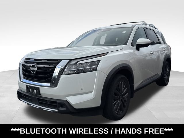 Used 2023 White Nissan SL image 3