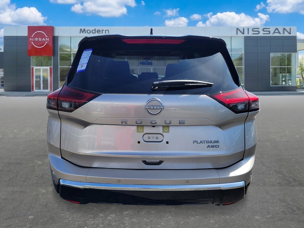 New 2026 Champagne Silver Metallic / Super Black Two-tone Nissan Platinum image 4