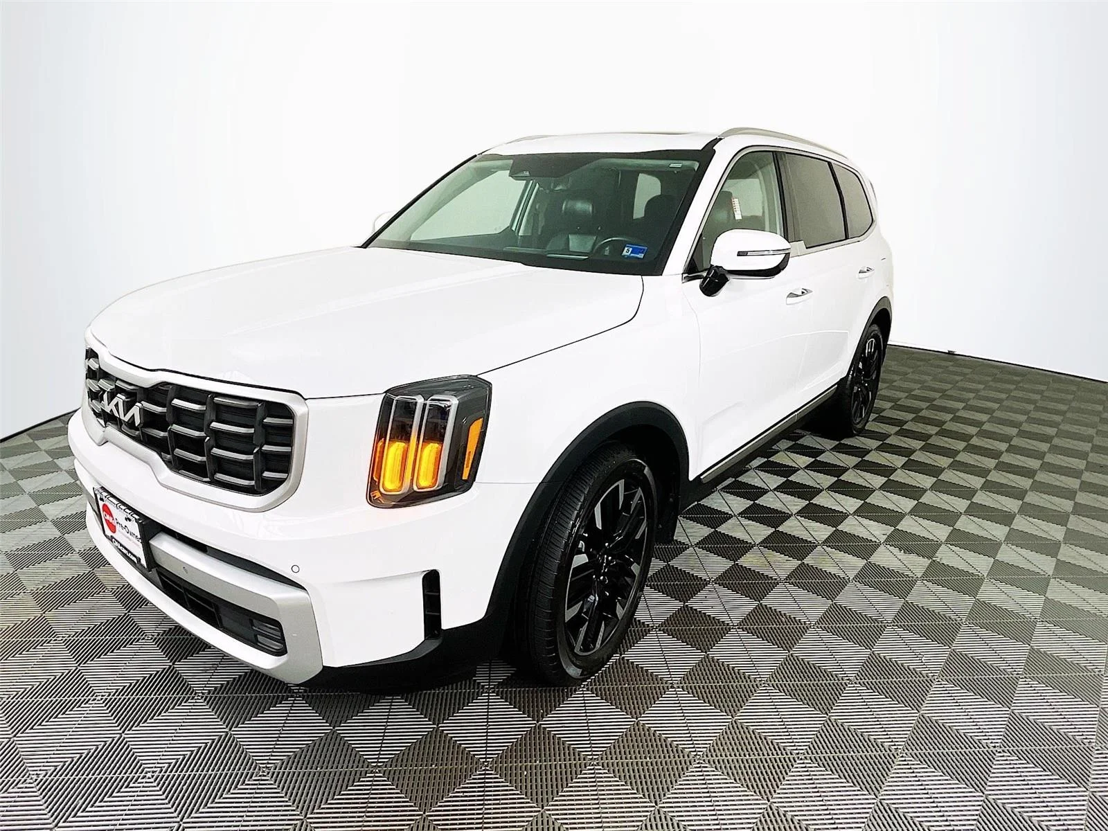 Used 2024 Glacial White Pearl Kia SX-Prestige image 3