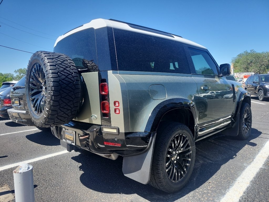 Used 2023 Pangea Green Metallic Land Rover S image 4