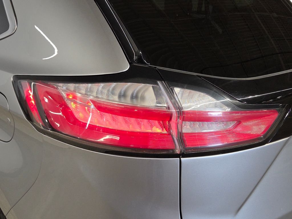 Used 2022 Silver Ford SEL image 15