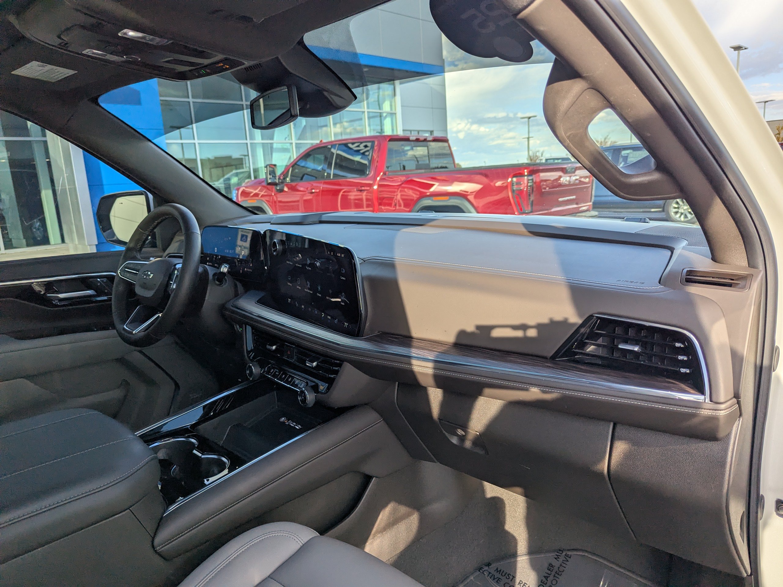 2025 Chevrolet Suburban Z71 - Photo 48