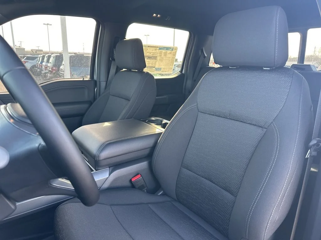 New 2025 Iconic Silver Metallic Ford XLT image 12