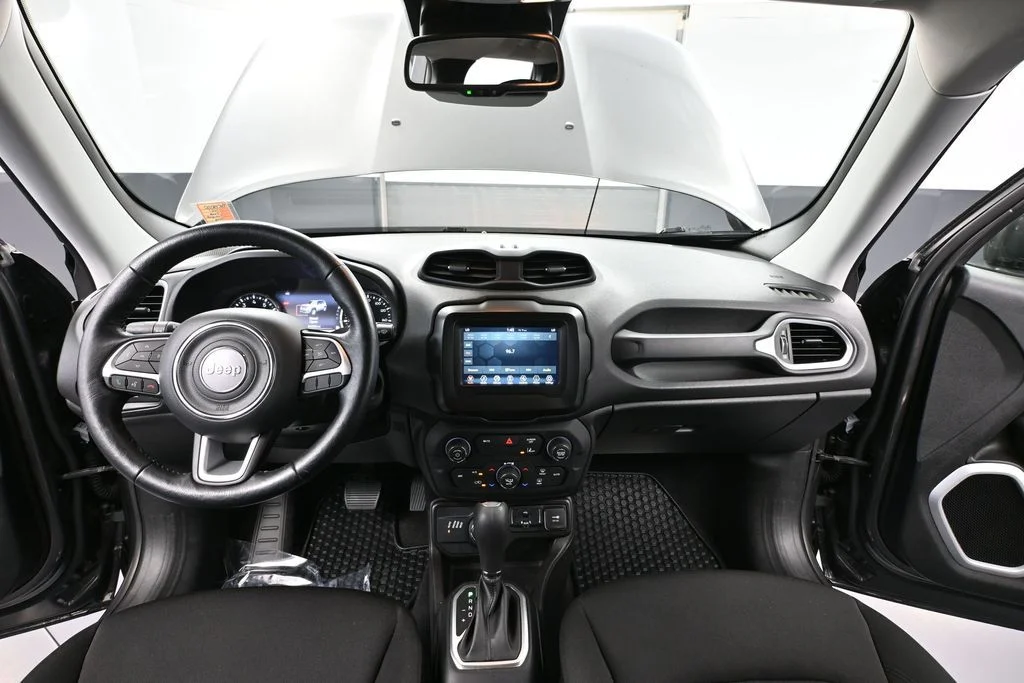 Used 2021 Gray Jeep Latitude image 25
