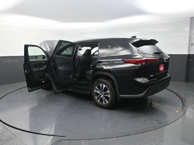 Used 2021 Black Toyota XLE image 44