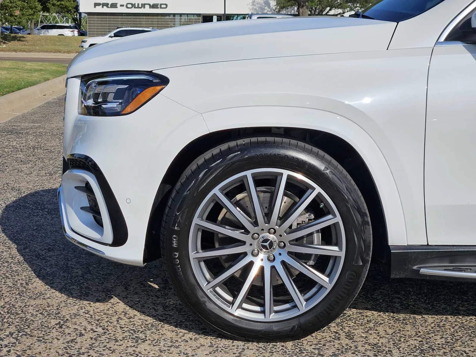Used 2026 MANUFAKTUR Moonlight White Metallic Mercedes-Benz GLS 580 image 5