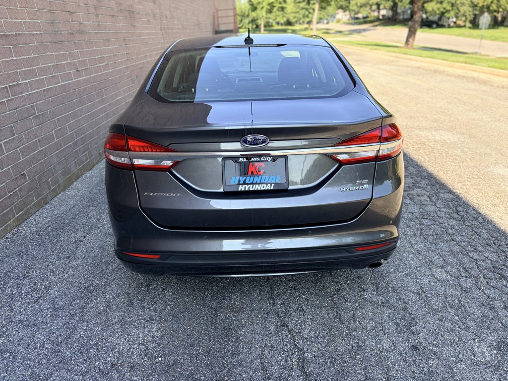 Used 2018 Magnetic Metallic Ford SE image 4