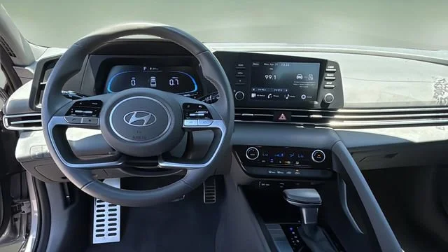 Used 2025 Gray Hyundai SEL Sport image 10