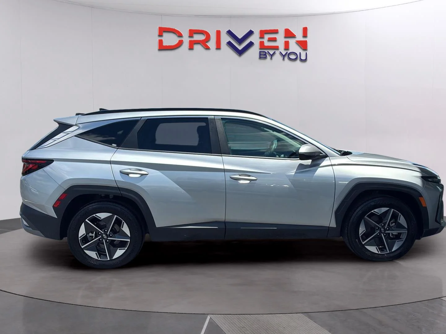 Used 2025 Shimmering Silver Hyundai SEL image 4