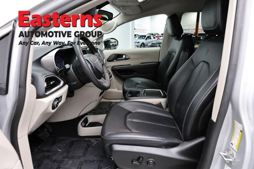 Used 2024 Silver Chrysler Touring L image 14