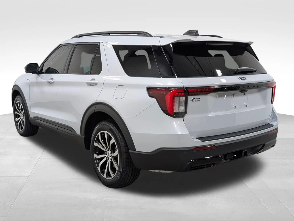 New 2026 Space White Metallic Ford ST-Line image 23