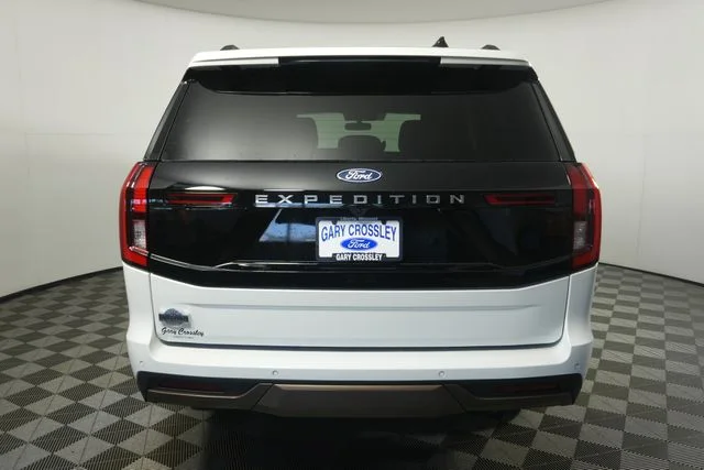 New 2027 Star White Metallic Tri-Coat Ford King Ranch® image 4