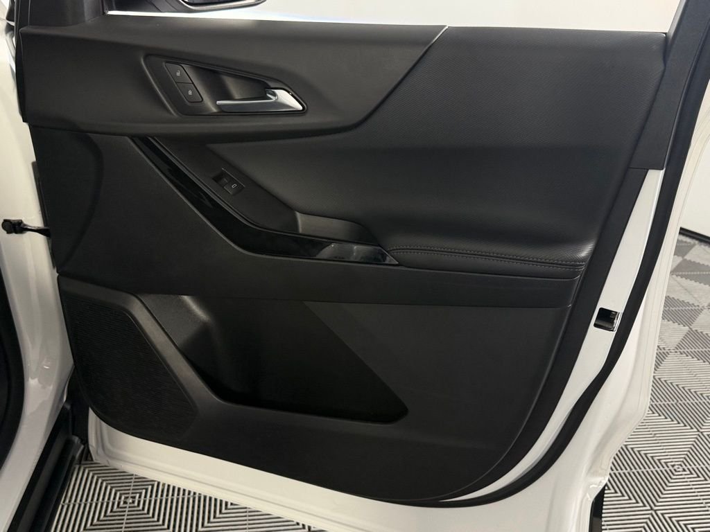 Used 2026 White Chevrolet LT image 32
