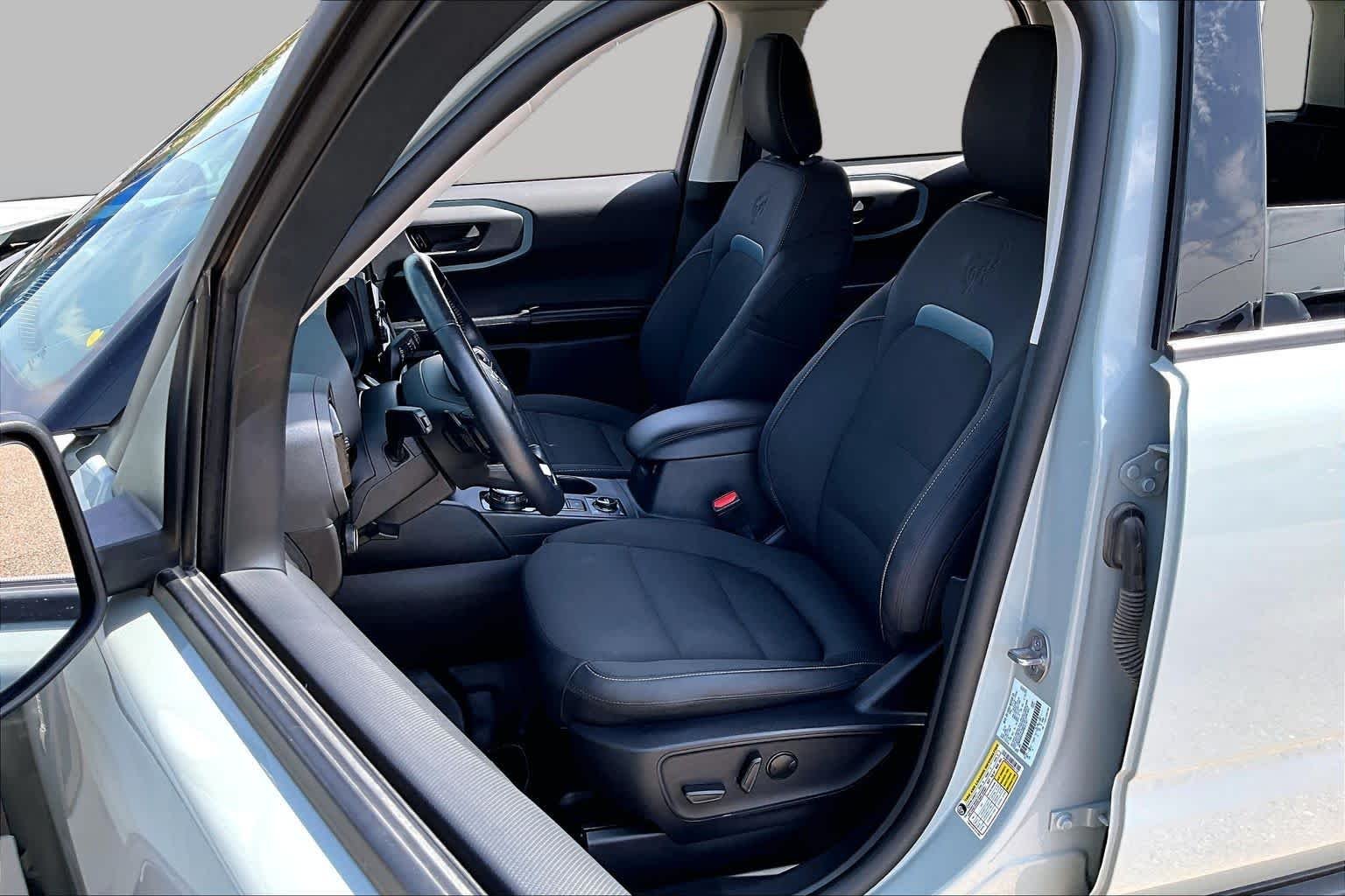 Used 2023 Cactus Gray Ford Badlands image 7