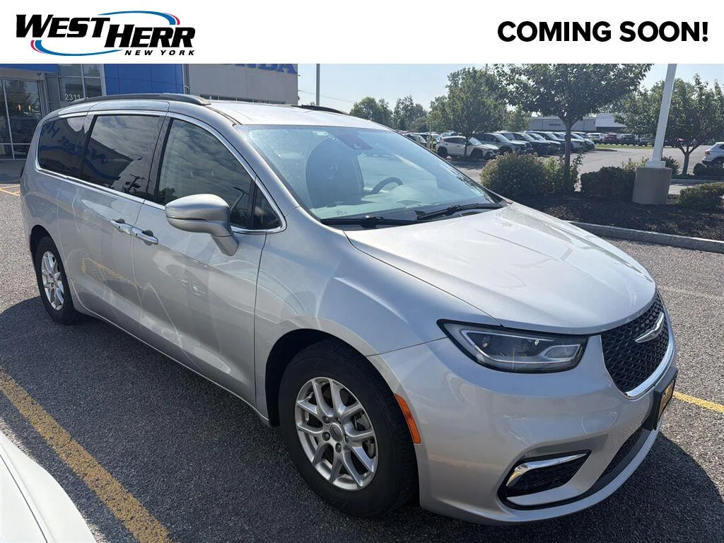 Used 2022 Silver Mist Clearcoat Chrysler Touring L image 1