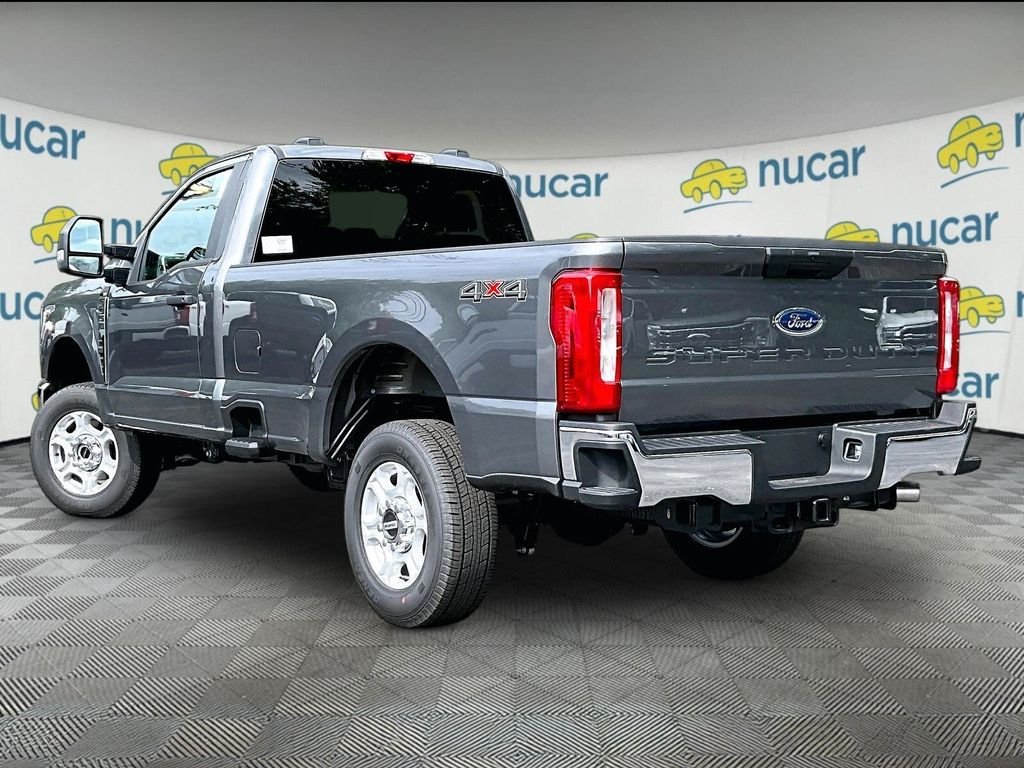 New 2026 Carbonized Gray Metallic Ford XLT image 4