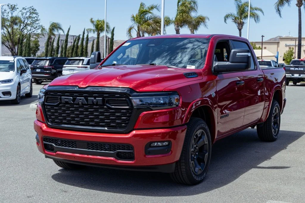 New 2026 Molten Red Pearl-Coat Exterior Paint RAM Big Horn Night Edition image 7
