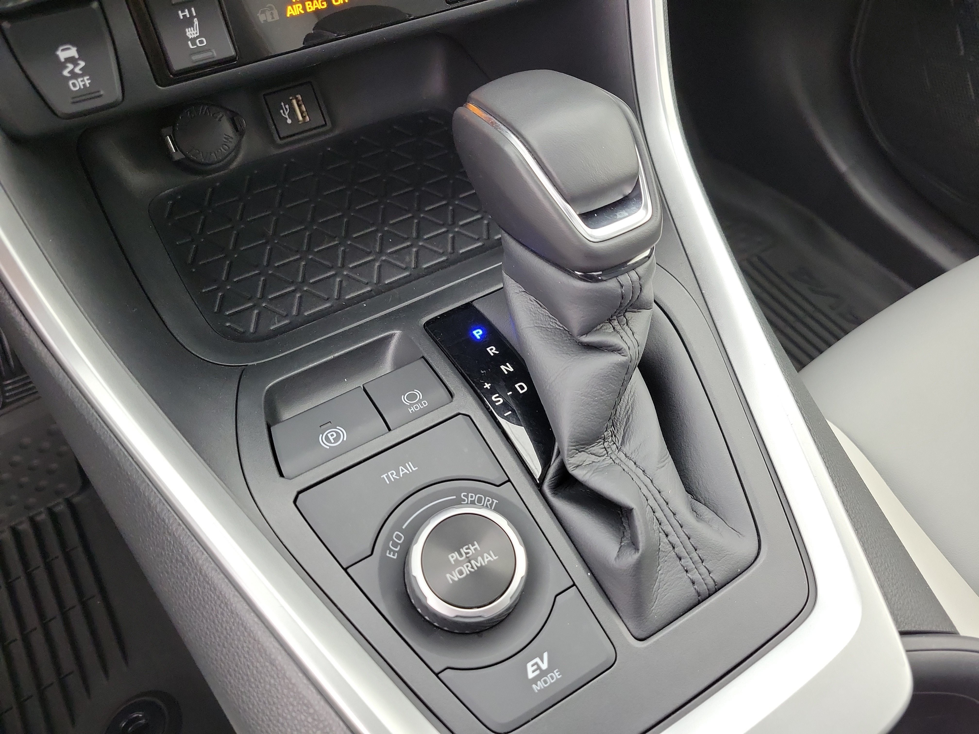 Used 2025 Magnetic Gray Metallic Toyota XLE Premium image 31