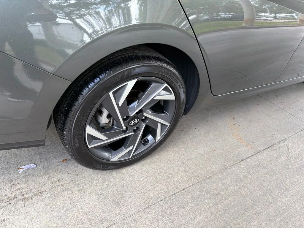 Used 2025 Gray Hyundai SEL Sport image 26