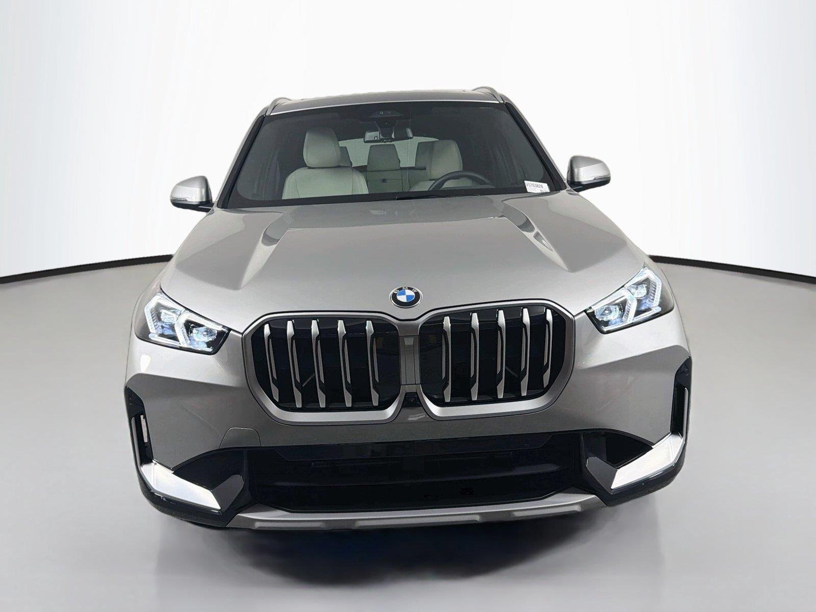 New 2027 Space Silver Metallic BMW xDrive28i image 2