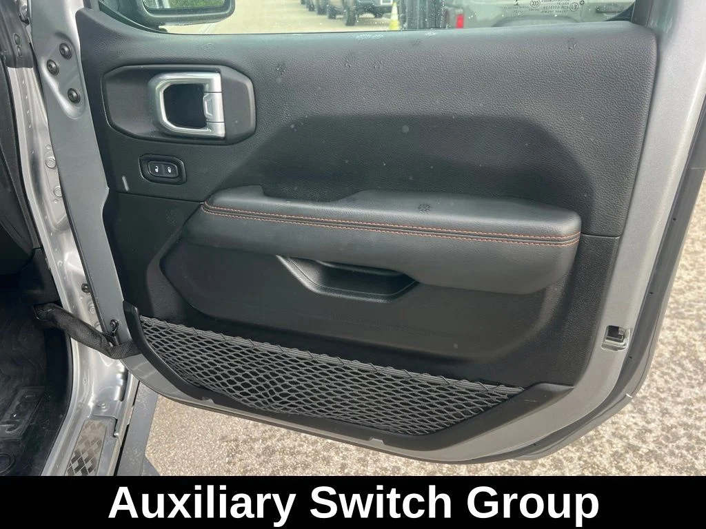 Used 2021 Silver Jeep Mojave image 13