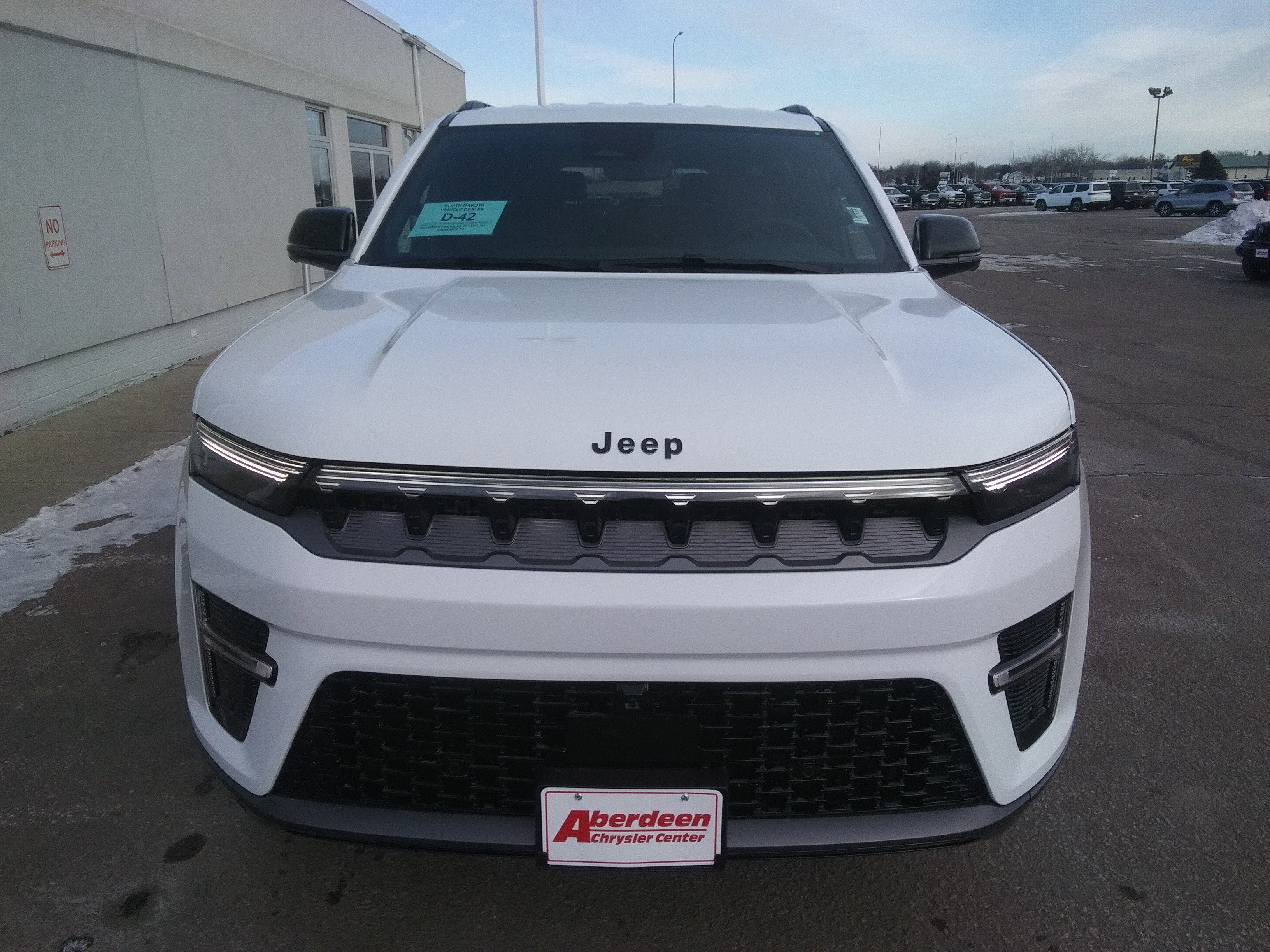 New 2026 Bright White Clear-Coat Exterior Paint Jeep Limited Altitude image 3