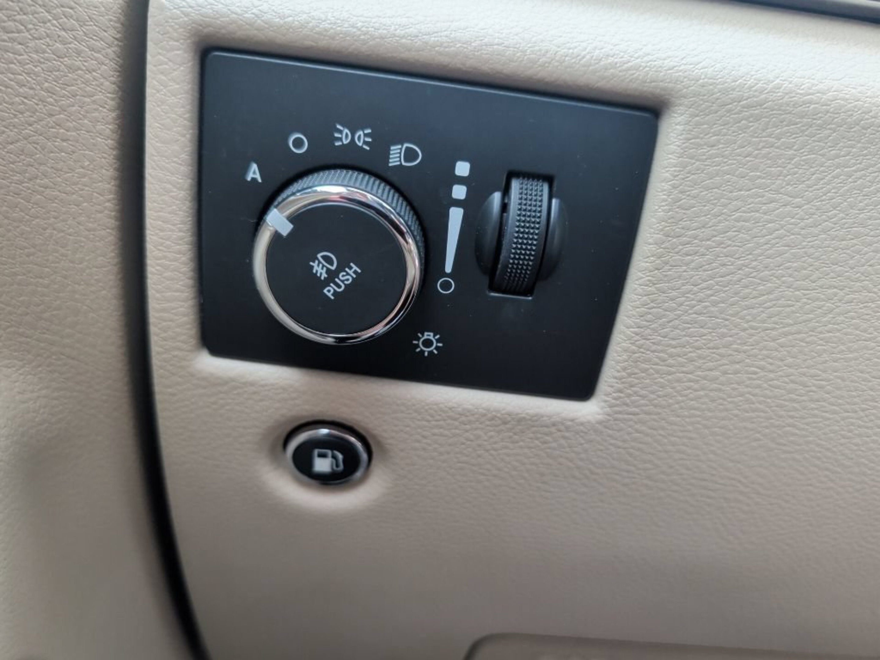 Used 2015 Bright White Clearcoat Jeep Limited image 39