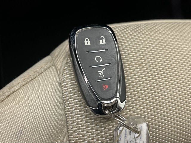 Used 2023 Summit White Chevrolet LT Cloth image 28