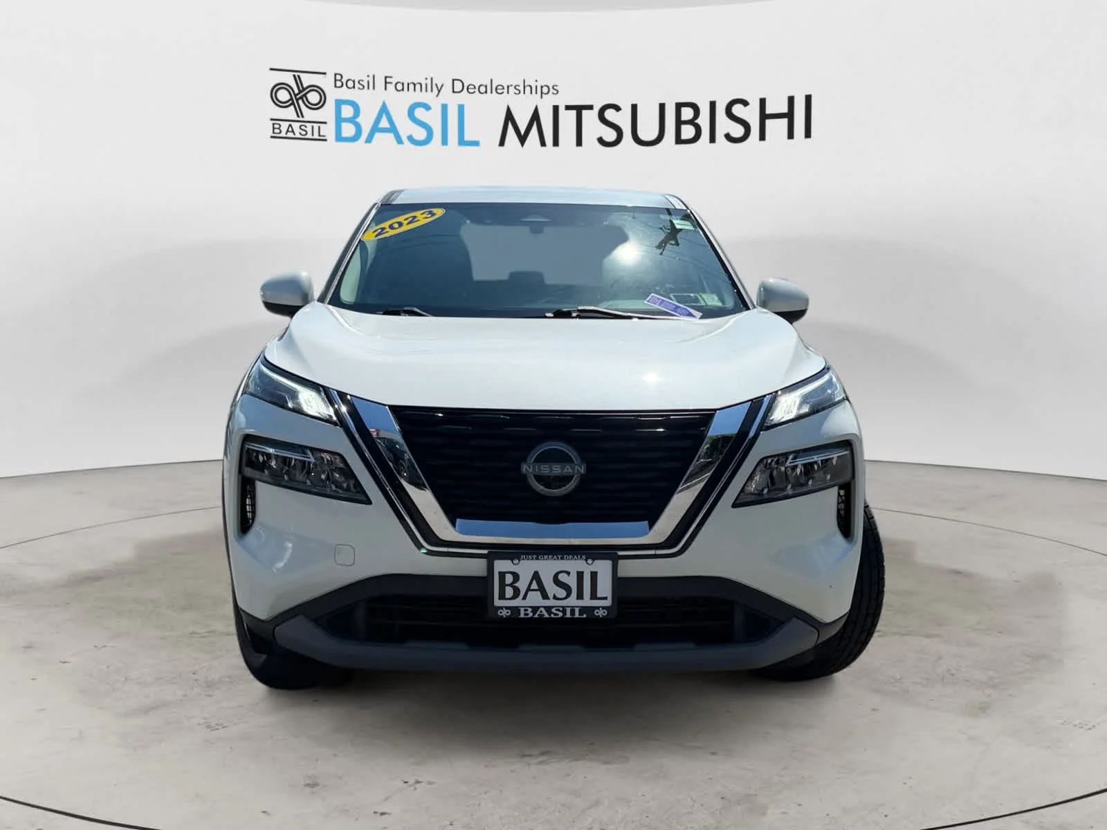 Used 2023 Pearl White Tricoat Nissan SV image 8