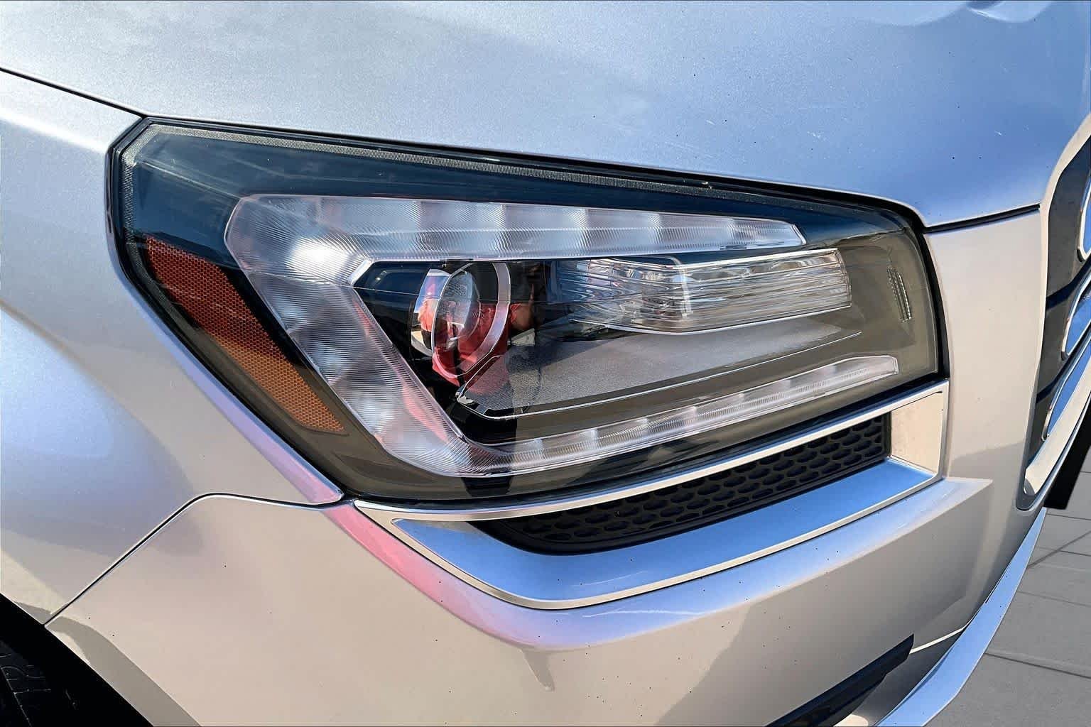 Used 2015 Quicksilver Metallic GMC SLT image 27