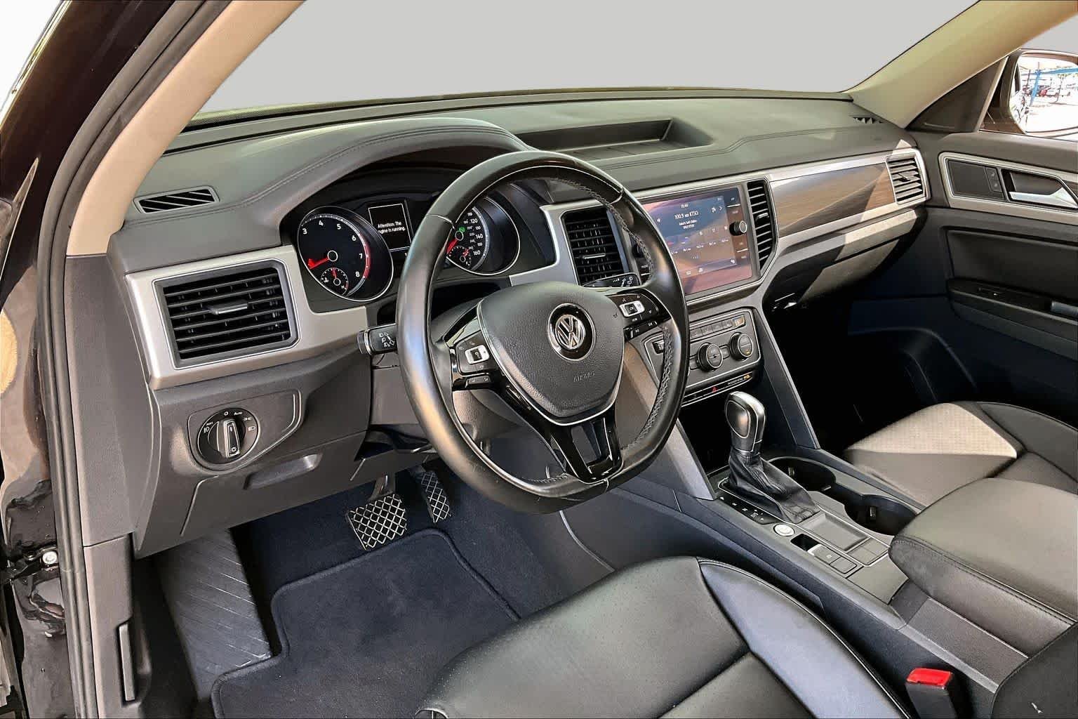 Used 2019 DEEP BLACK PEARL EFFECT Volkswagen 3.6L V6 SE w/Technology image 18