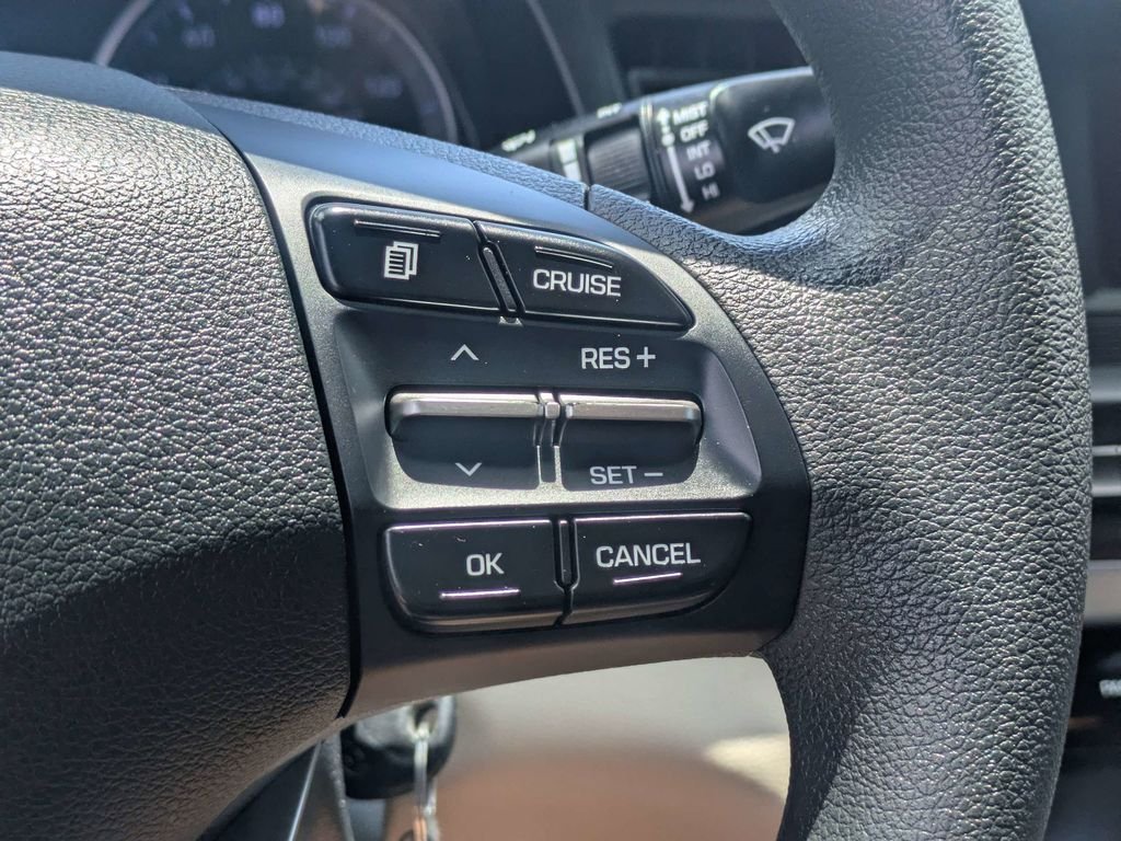 Used 2020 Red Hyundai SE image 23