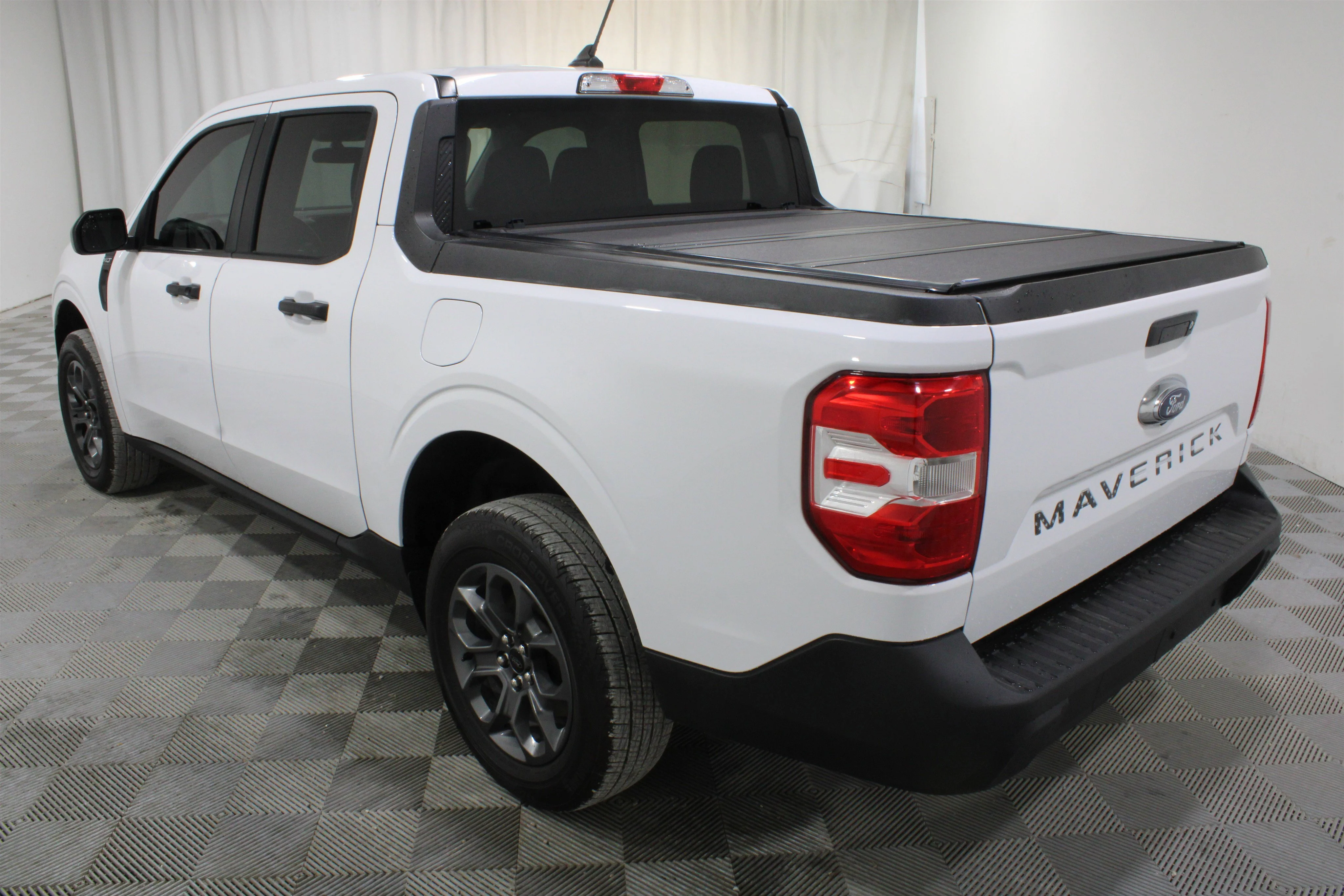 Used 2024 Oxford White Ford XLT image 29