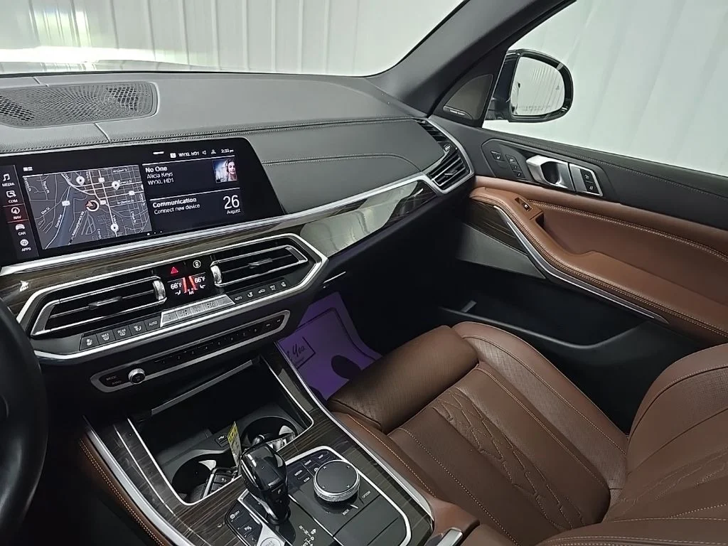 Used 2021 Gray BMW xDrive40i image 29