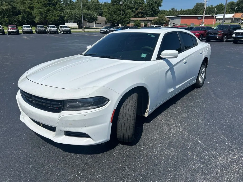 Used 2019 White Knuckle Clearcoat Dodge SXT image 3