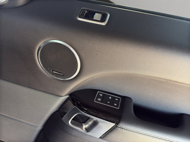 Used 2022 Black Land Rover HSE Silver Edition image 18