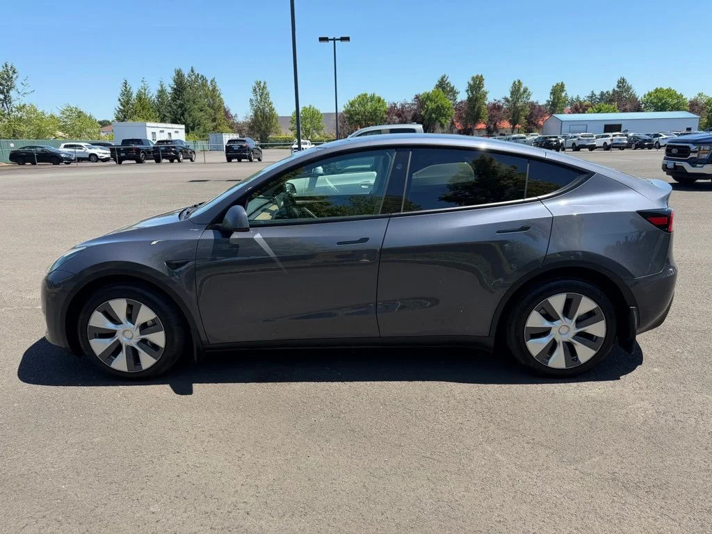 Used 2023 Midnight Silver Metallic Tesla Long Range image 5