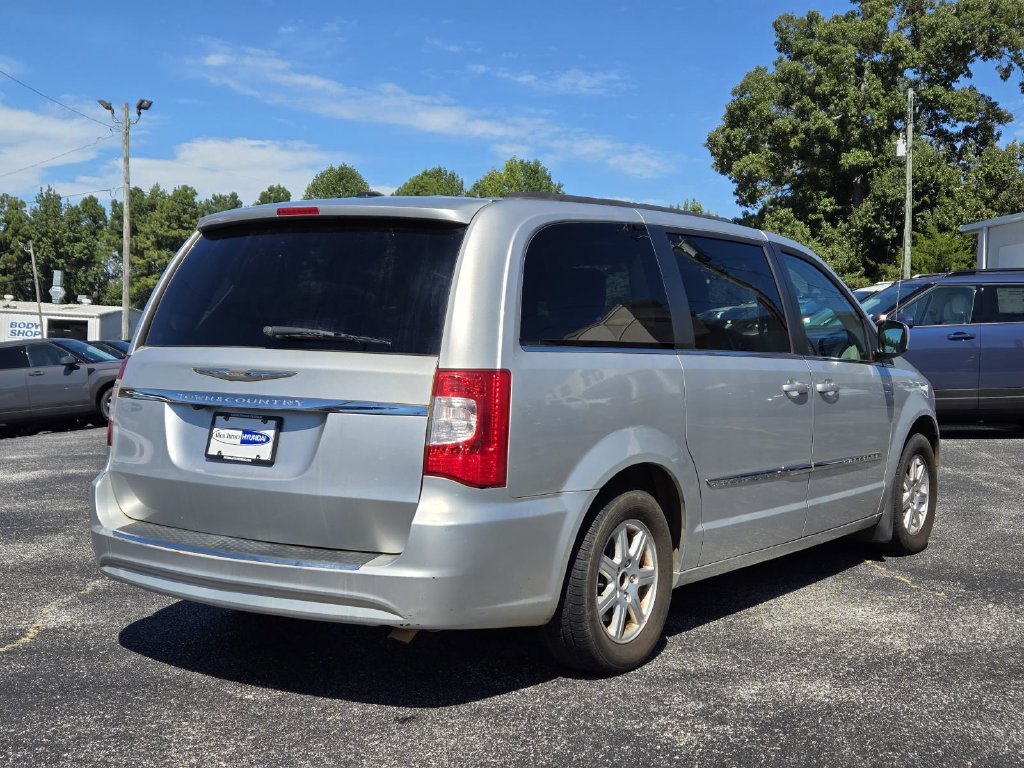 Used 2011 Silver Chrysler Touring image 4