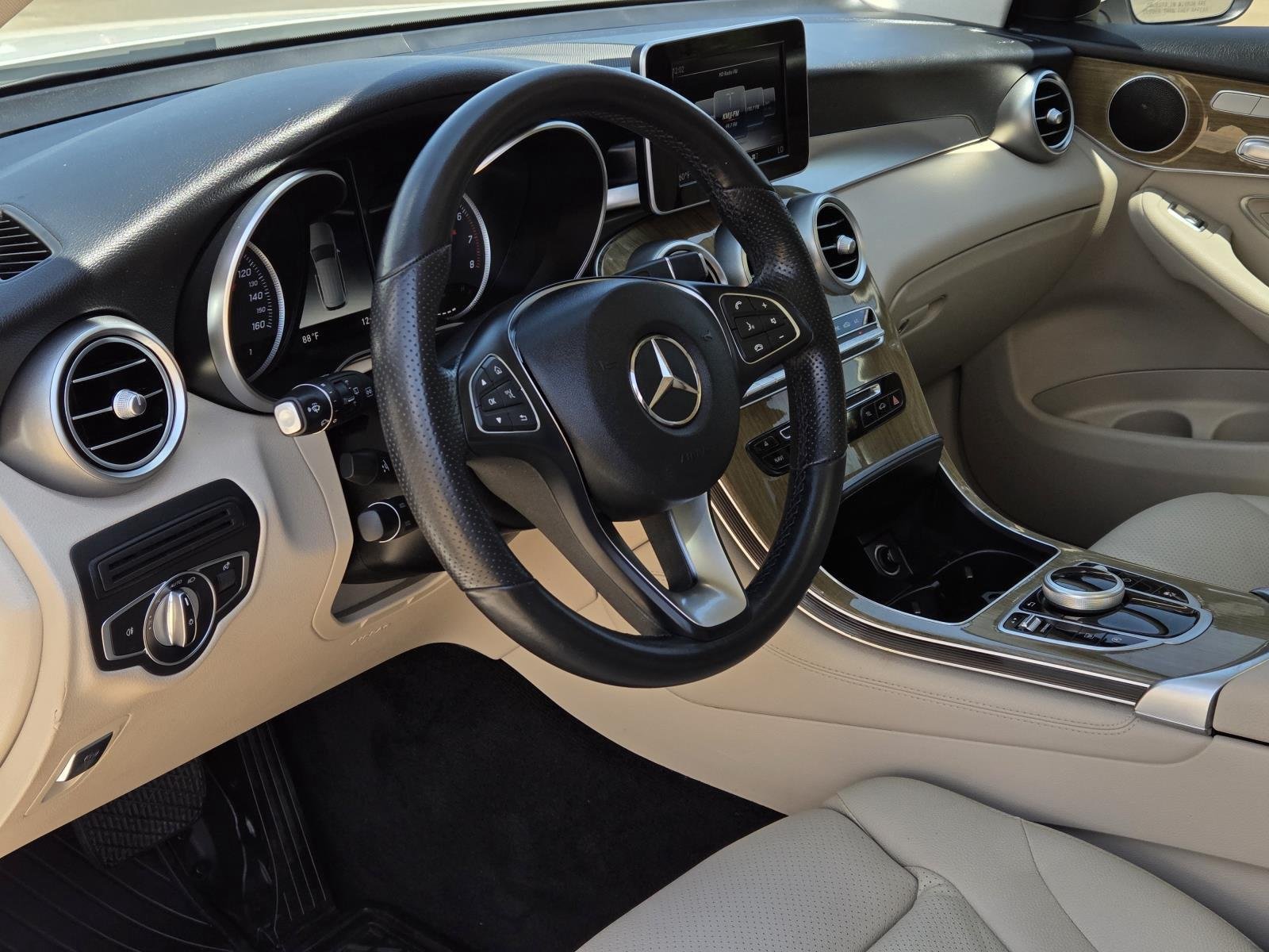 Used 2019 Polar White Mercedes-Benz GLC 300 image 32
