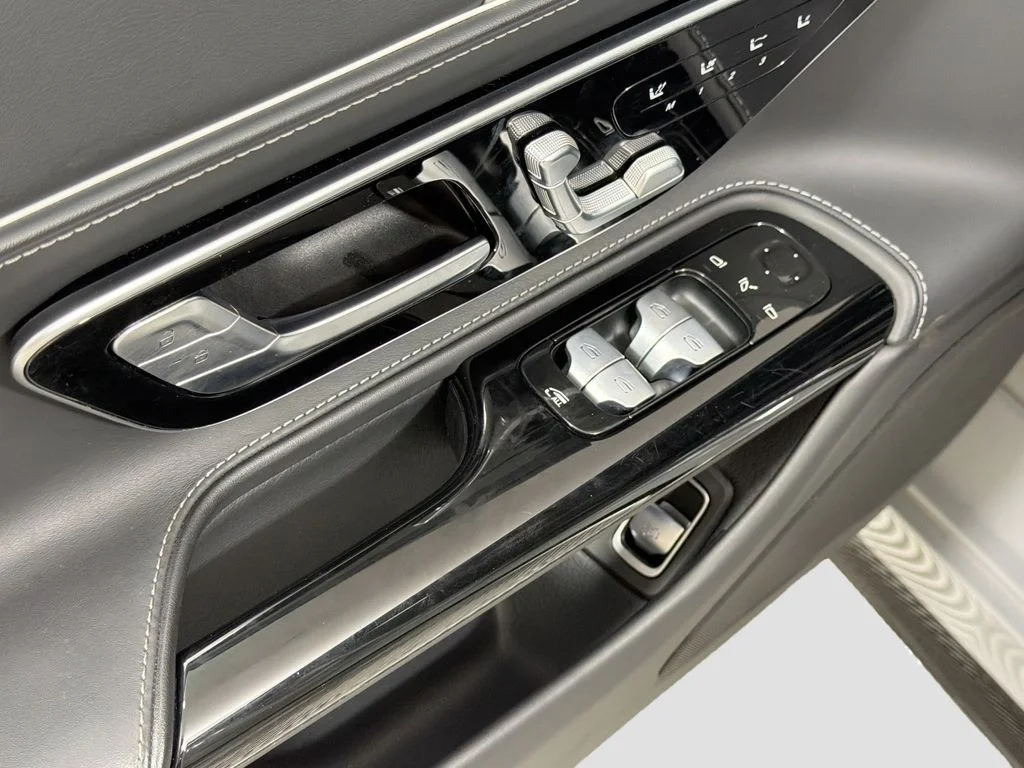 Used 2022 Gray Mercedes-Benz SL 63 AMG® image 18